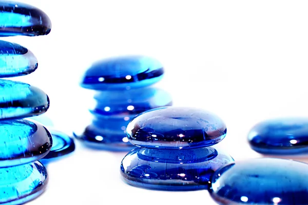 Un montón de píldoras azules - Torres. Macro & Aislado en blanco — Foto de Stock