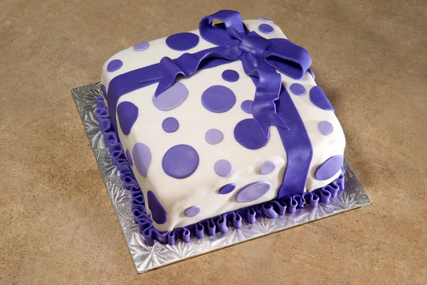 凝った装飾が施された誕生日ケーキ — ストック写真