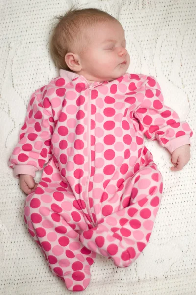 Pacifico dormindo bebê recém-nascido menina — Fotografia de Stock