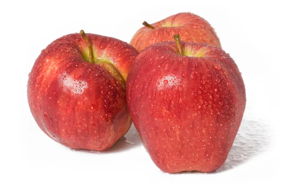 Manzanas rojas en gotas de agua —  Fotos de Stock