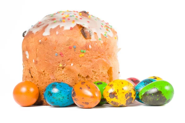 Påsk kaka och färgade ägg — Stockfoto