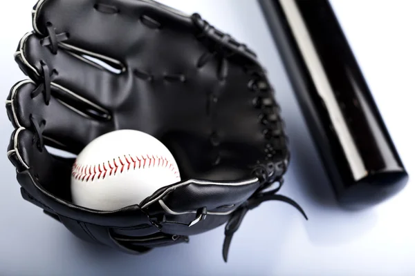 Lederen handschoen met baseball — Stockfoto