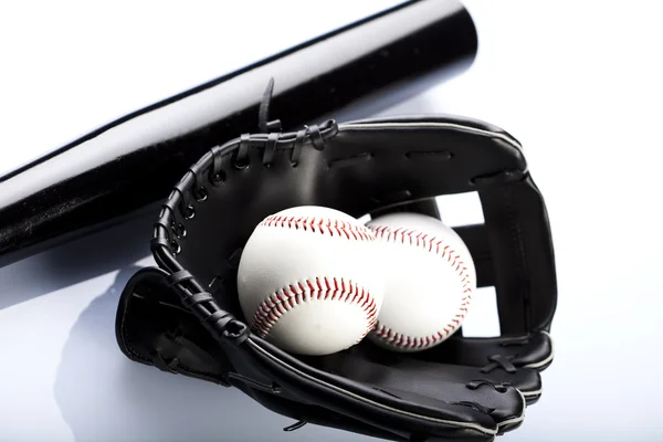 Guante de cuero con béisbol —  Fotos de Stock