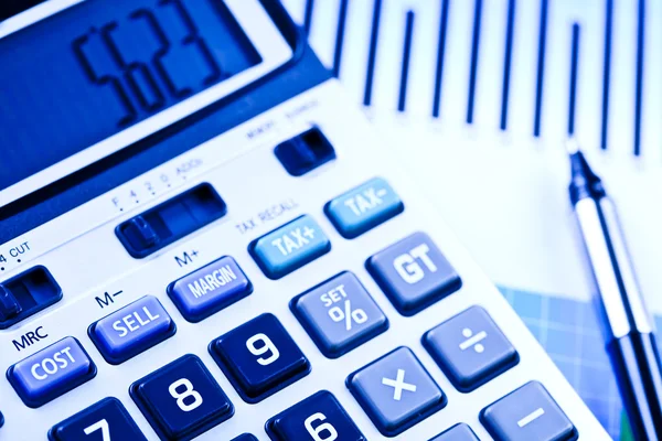 Calculadora e diagrama, série Finanças — Fotografia de Stock
