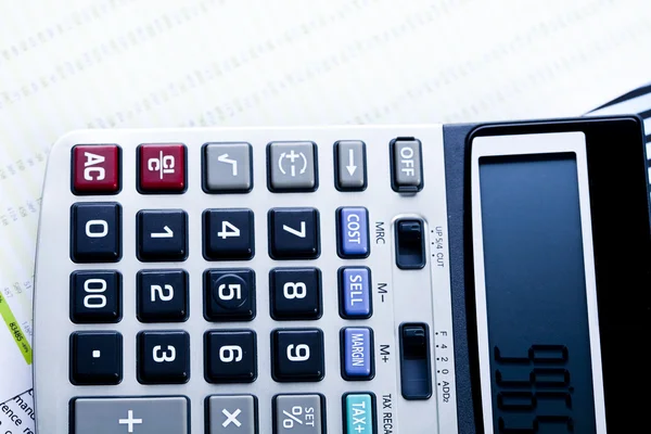 Diagram en rekenmachine, kantoorwerk — Stockfoto