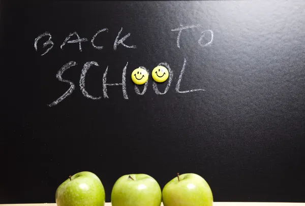 Terug naar school, inscriptie op blackboard — Stockfoto