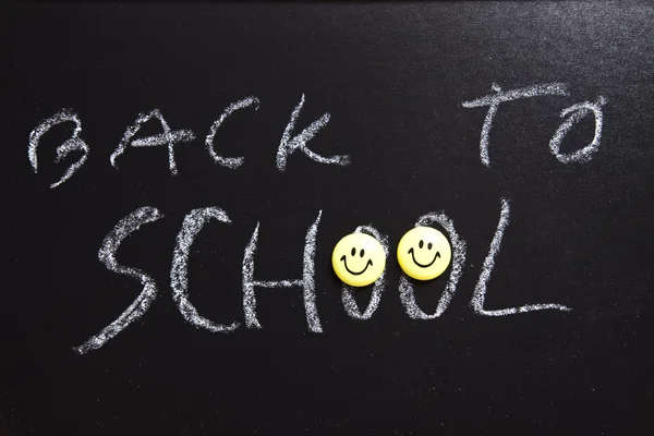 Inscriptie op een schoolbord school, terug naar school — Stockfoto