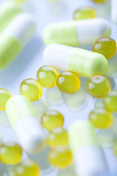 Vitaminas, comprimidos e comprimidos — Fotografia de Stock