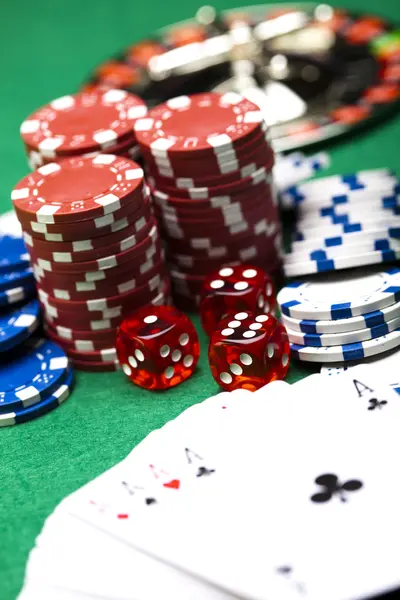 Fichas e casino — Fotografia de Stock