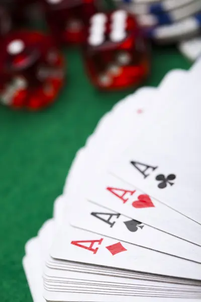Fichas e casino — Fotografia de Stock