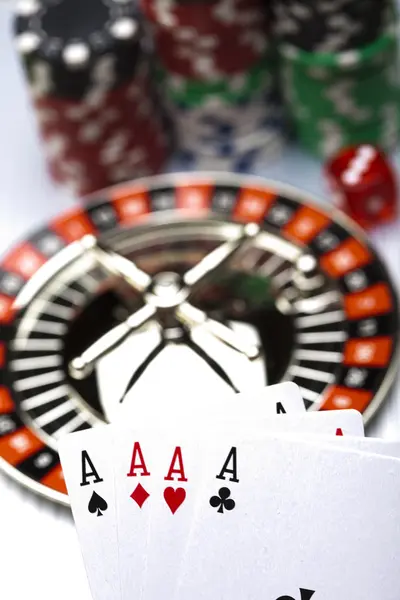 Roleta e fichas em Casino — Fotografia de Stock