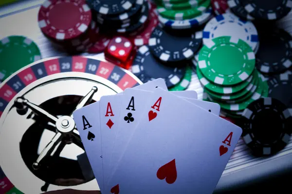 Casino - rulet ve cips — Stok fotoğraf