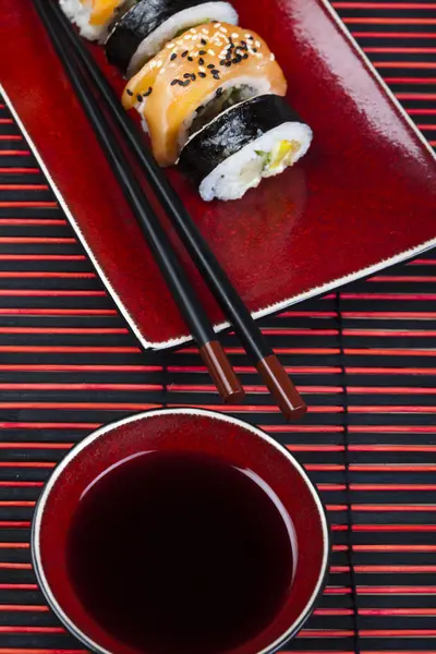 Geleneksel Japon yemekleri, suşi. — Stok fotoğraf