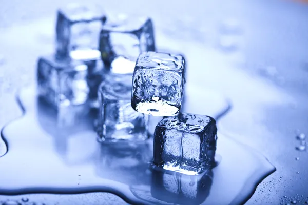 Gelo e cubo — Fotografia de Stock