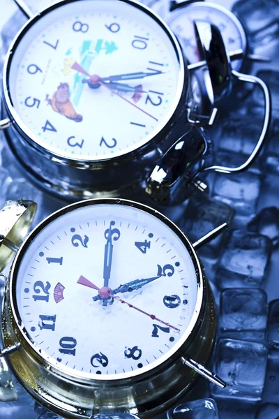 The time has come - alarm clock and ice — Stock Photo, Image