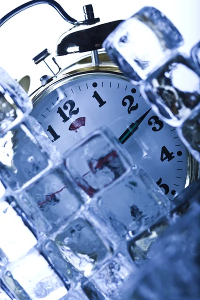 Ice cubes & Alarm clock — Stock Photo, Image