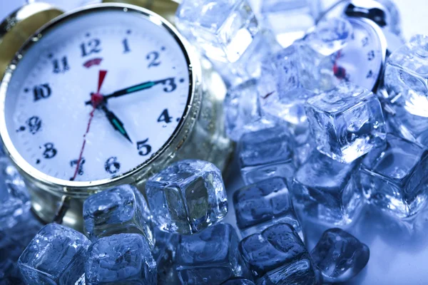 Cold morning & Clock — Stock Photo, Image