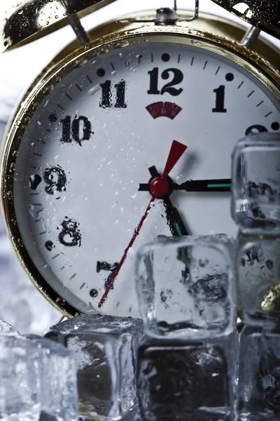 Reloj despertador clásico Fotos De Stock Sin Royalties Gratis
