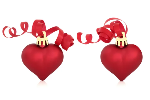 Rött hjärta julgranskulor — Stockfoto
