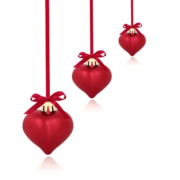 Rött hjärta julgranskulor — Stockfoto