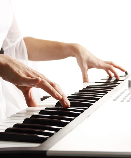 Hrát na klavír — Stock fotografie