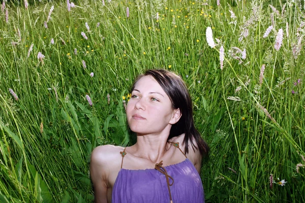 草原の女性 — ストック写真