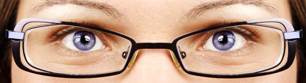 Olhos e óculos — Fotografia de Stock