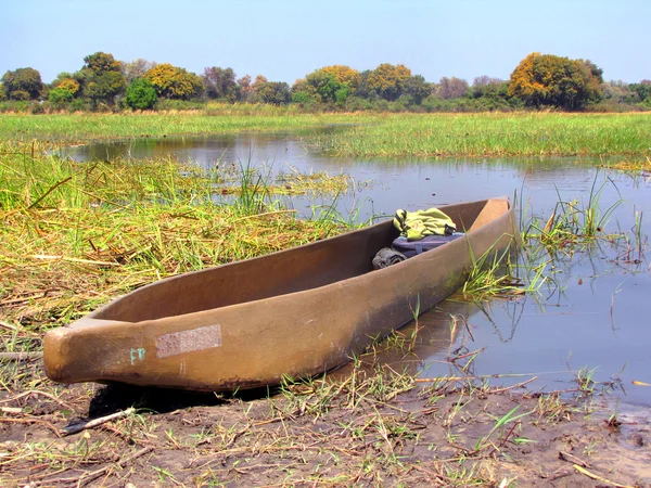 "Mokoro" boat — Stock Photo, Image
