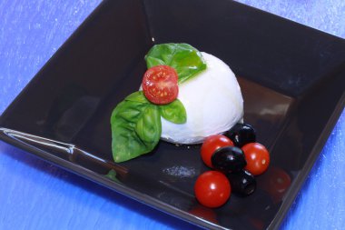 mozzarella ve domates