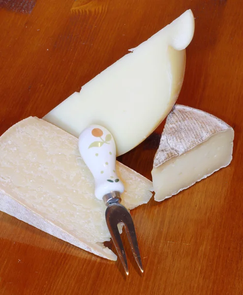 Käse und Salami — Stockfoto