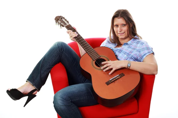 Gyönyörű lány gitározni — Stock Fotó