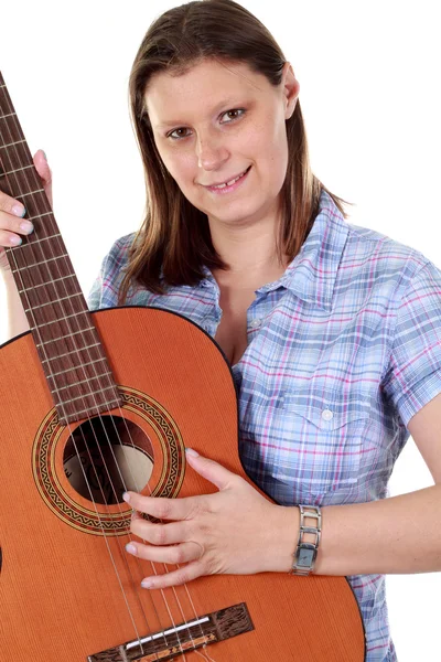 Όμορφη κοπέλα παίζει κιθάρα — Φωτογραφία Αρχείου