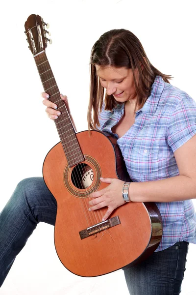 Belle fille jouant de la guitare — Photo