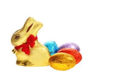 yumurta ile altın çikolata Paskalya tavşanı