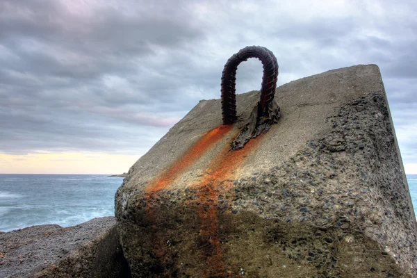 Κυματοθραύστης, ωκεανό τείχους προστασίας του λιμανιού — Φωτογραφία Αρχείου