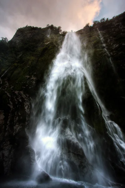 Milford-Sound-Wasserfall — Stockfoto