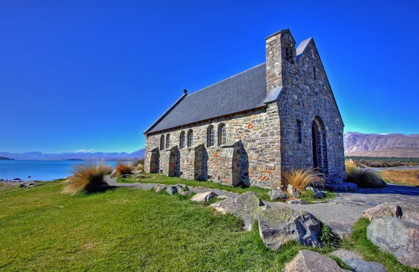 青い湖の教会 — ストック写真