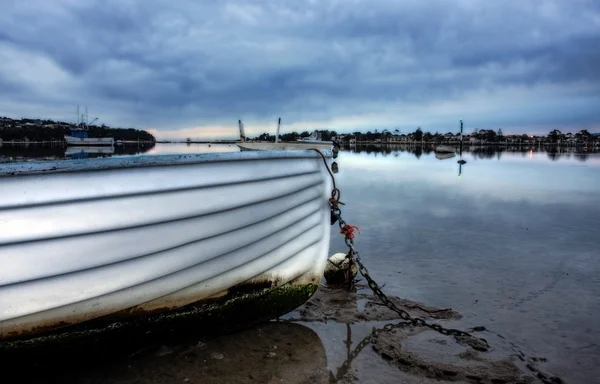 Barco en marea baja —  Fotos de Stock