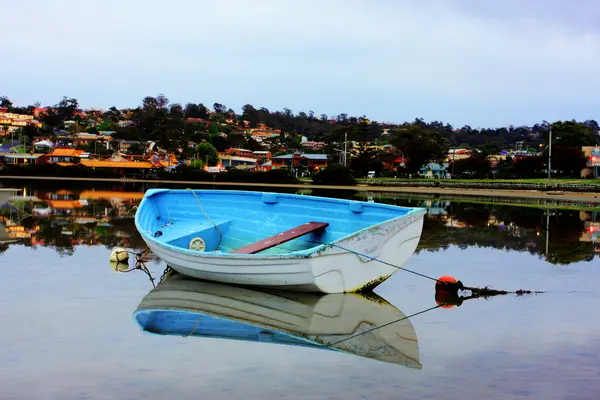 Barco na maré baixa — Fotografia de Stock