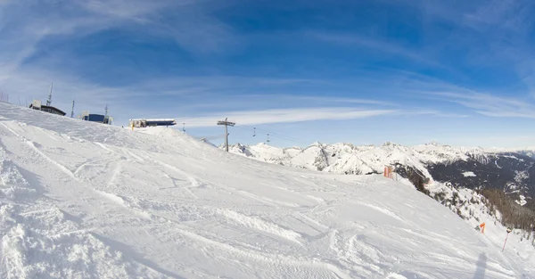 Vinterlandskap - ski lift — Stockfoto