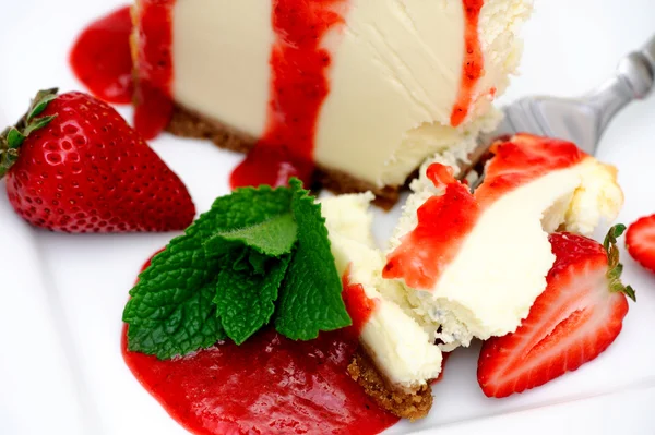 Cheesecake met aardbeien Stockfoto