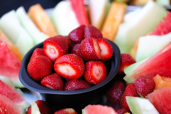 Erdbeer- und Melonenscheiben — Stockfoto