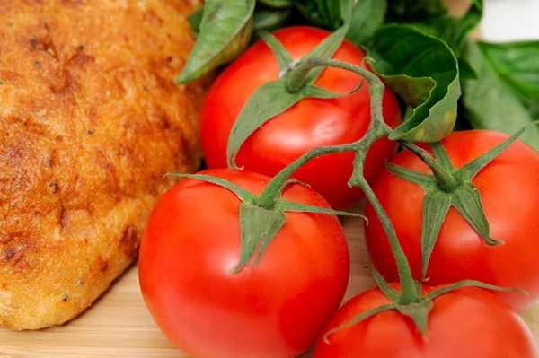 Tomatoes And Old Style Bread — Stock Photo, Image