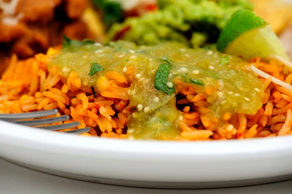 Spaanse rijst en salsa — Stockfoto