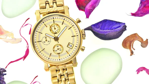 Reloj de mujer de oro —  Fotos de Stock