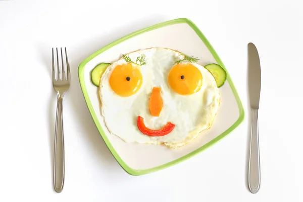 Χαρούμενο πρόσωπο τηγάνισμα αυγά — Φωτογραφία Αρχείου