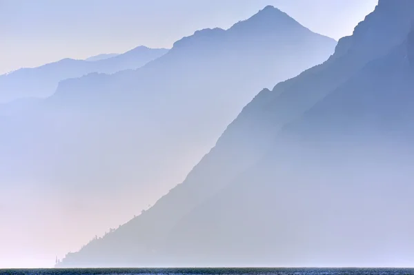 Garda Gölü dağda — Stok fotoğraf