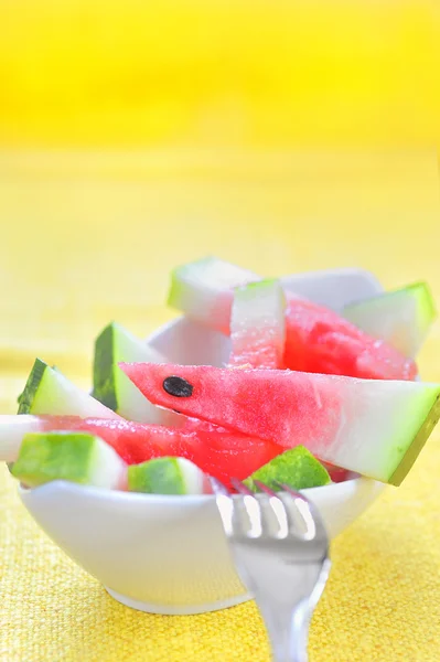 Färsk skivad vattenmelon serveras — Stockfoto