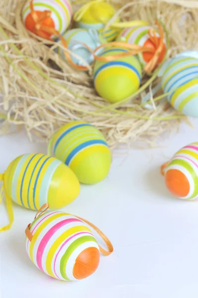 Huevos de Pascua coloridos pintados —  Fotos de Stock