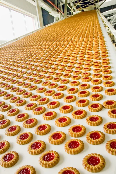 Виробництво печива на заводі — стокове фото